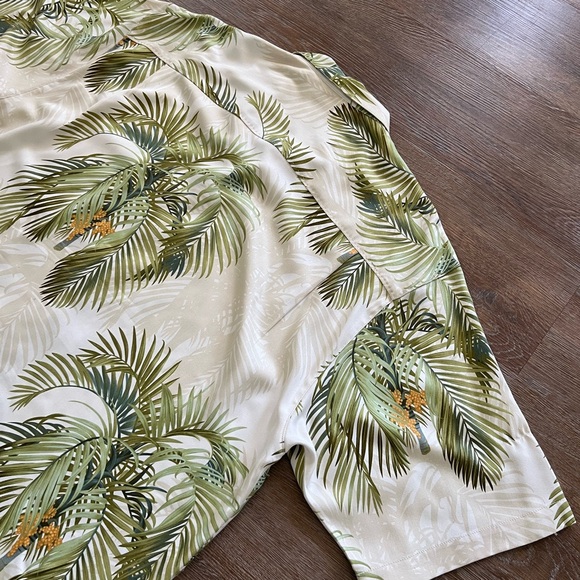 Tommy Bahama 100% Silk Hawaiian Shirt | Palm Print | Cream | Size XL - Picture 13 of 13